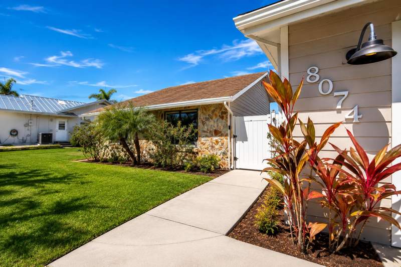 4 bedroom Single Family Residence at 8074 SE River Lane, South River Colony, Stuart — photo 2