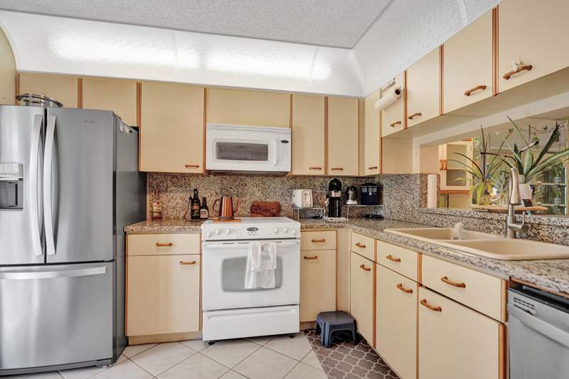 2 bedroom Condominium at 5201 W Club Circle #103, San Remo Golf & Tennis Club Condo, Boca Raton — photo 2