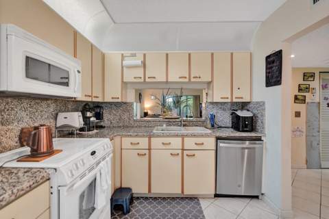 5201 W Club Circle #103, Boca Raton FL - photo 7 of 41