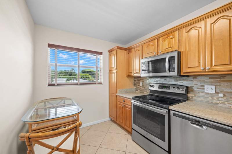 2 bedroom Condominium at 1153 Bayshore Drive #205, Colonnades Condominium No 5, Fort Pierce — photo 5