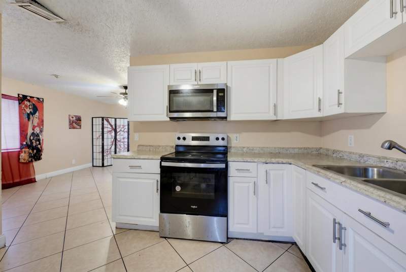 3 bedroom Single Family Residence at 1525 W 17th Street, Kelly Add, Riviera Beach — photo 3
