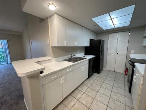 4199 N Haverhill Road #113, West Palm Beach FL - photo 7 of 33