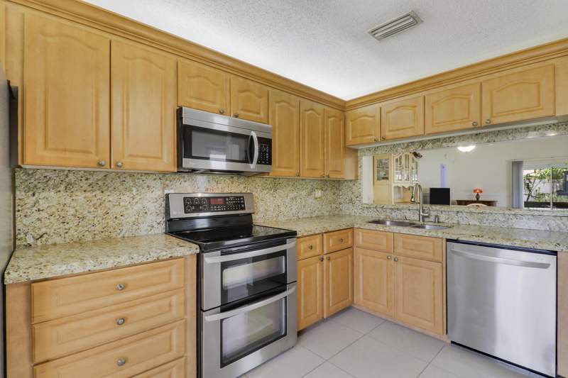3 bedroom Single Family Residence at 5373 Gene Circle, Summit Pines Unit 2, West Palm Beach — photo 3