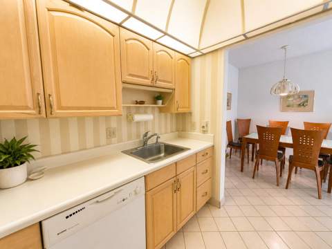 4501 S Ocean Boulevard #D4, South Palm Beach FL - photo 10 of 28