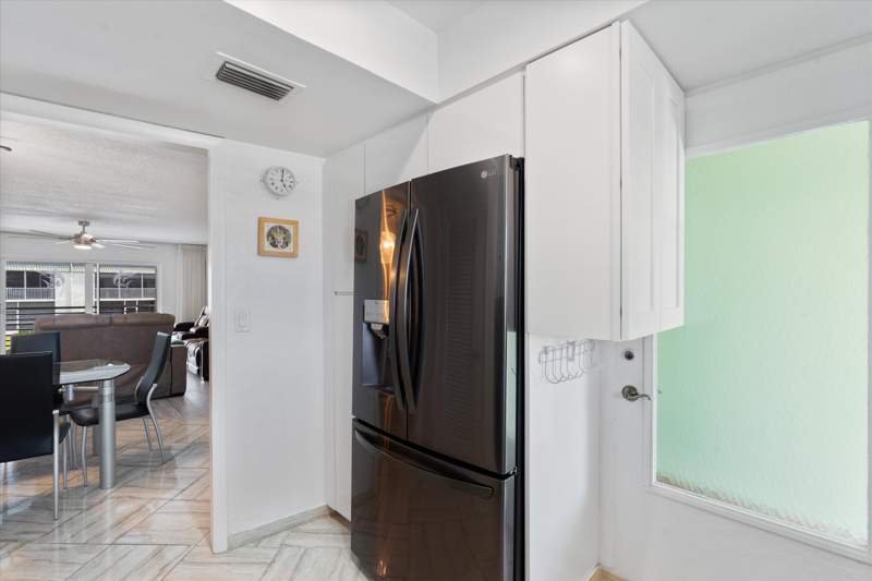2 bedroom Condominium at 117 Lehane Terrace #210, Hampshire Arms Cond Apts, North Palm Beach — photo 2