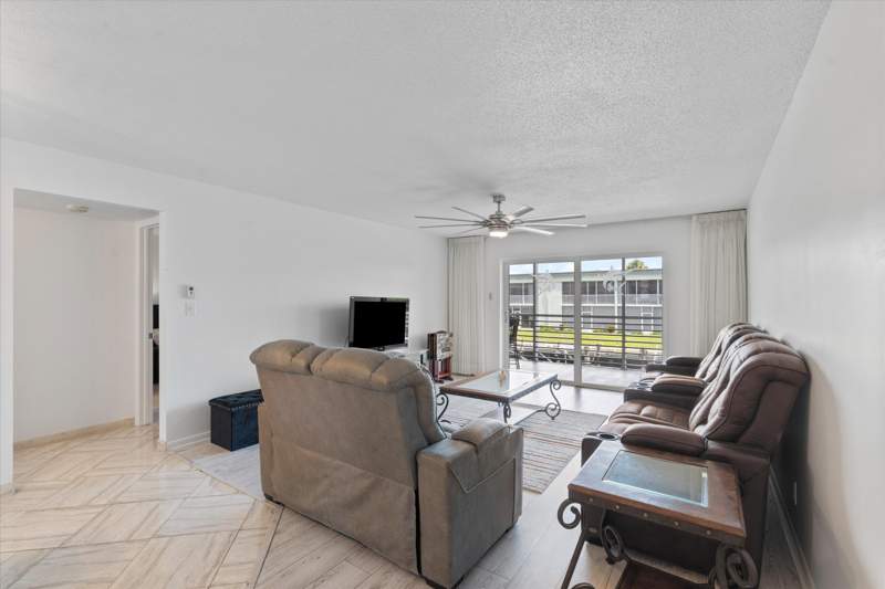 2 bedroom Condominium at 117 Lehane Terrace #210, Hampshire Arms Cond Apts, North Palm Beach — photo 5