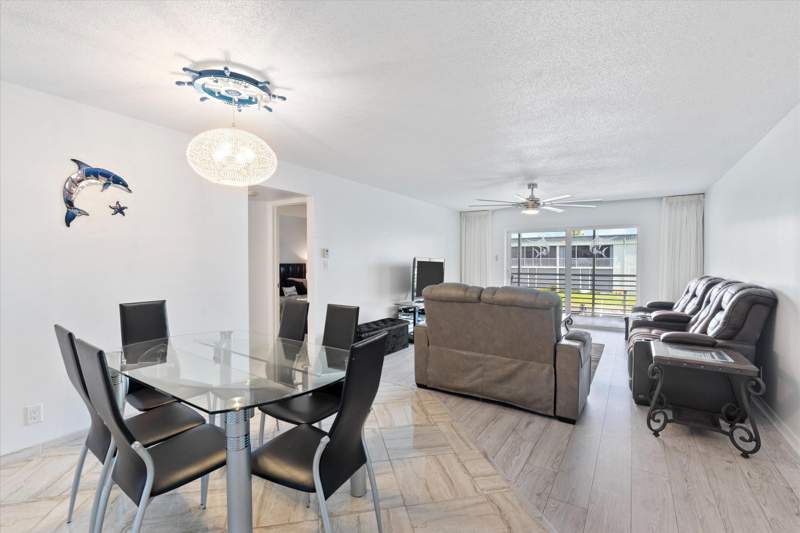 2 bedroom Condominium at 117 Lehane Terrace #210, Hampshire Arms Cond Apts, North Palm Beach — photo 3