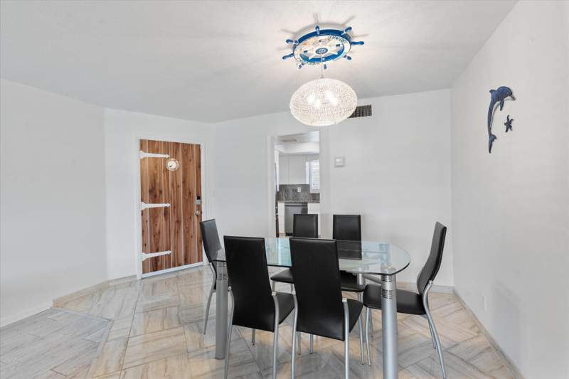 2 bedroom Condominium at 117 Lehane Terrace #210, Hampshire Arms Cond Apts, North Palm Beach — photo 4