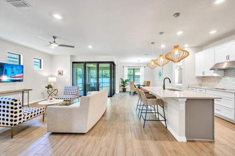 8028 NW 78th Street, Tamarac FL - photo 9 of 39