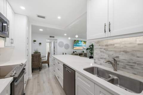 957 Circle Drive #D, Delray Beach FL - photo 11 of 36