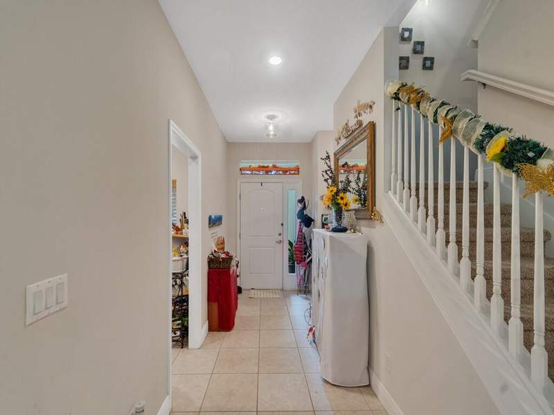 5 bedroom Single Family Residence at 710 NE Turtleback Trail, River Place, Port St. Lucie — photo 3