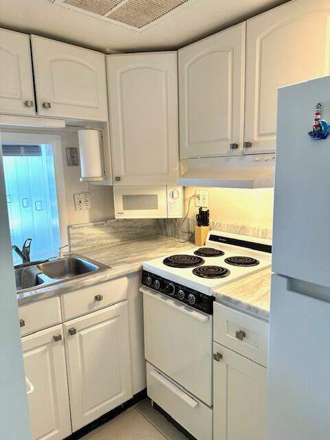 2508 Bay Drive #110, Pompano Beach FL - photo 9 of 19