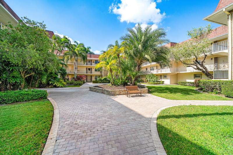 2 bedroom Condominium at 5540 Tamberlane Circle #221, Tamberlane 6 Condo, Palm Beach Gardens — photo 3