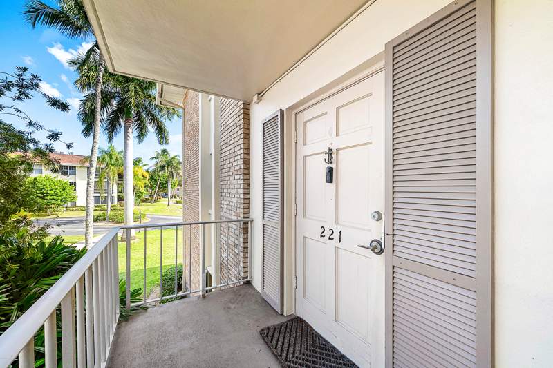 2 bedroom Condominium at 5540 Tamberlane Circle #221, Tamberlane 6 Condo, Palm Beach Gardens — photo 4