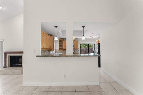 7627 Sierra Drive, Boca Raton FL - photo 11 of 37