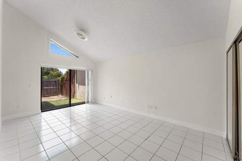 7627 Sierra Drive, Boca Raton FL - photo 16 of 37