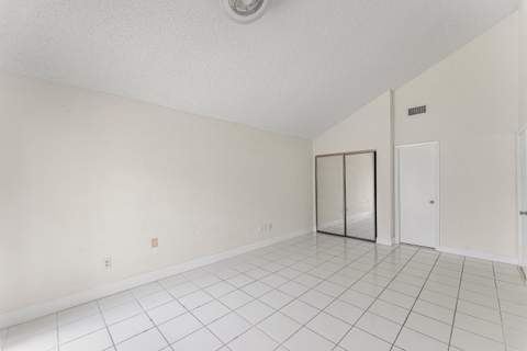 7627 Sierra Drive, Boca Raton FL - photo 15 of 37