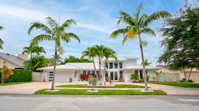 4 bedroom Single Family Residence at 1511 SE 12th Court, Cove 5th Sec, Deerfield Beach — photo 2