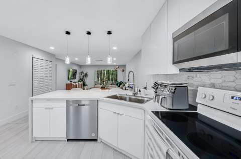 21362 Juego Circle #D, Boca Raton FL - photo 13 of 34
