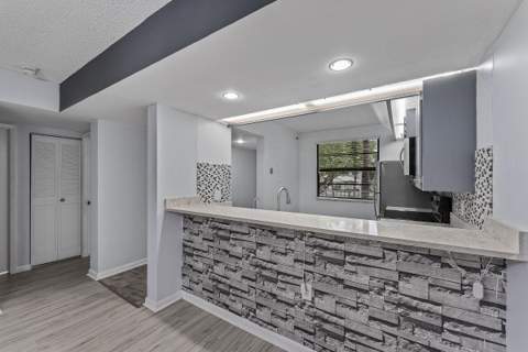 6097 Balboa Circle #202, Boca Raton FL - photo 8 of 34
