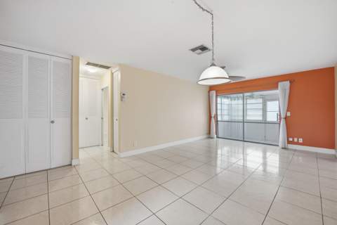 2789 Ashley Drive #C, West Palm Beach FL - photo 7 of 39
