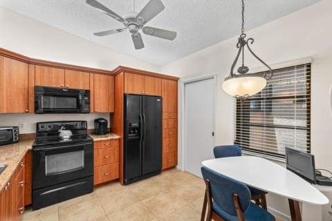 8286 Springlake Drive, Boca Raton FL - photo 7 of 43