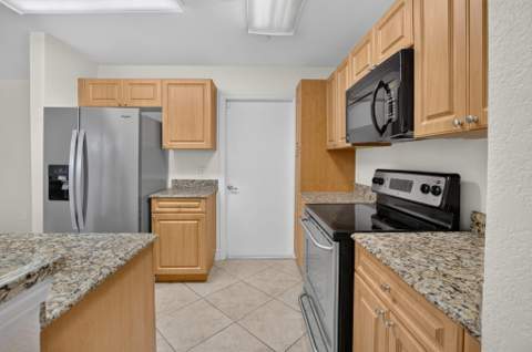 6689 Old Farm Trail, Boynton Beach FL - photo 9 of 28