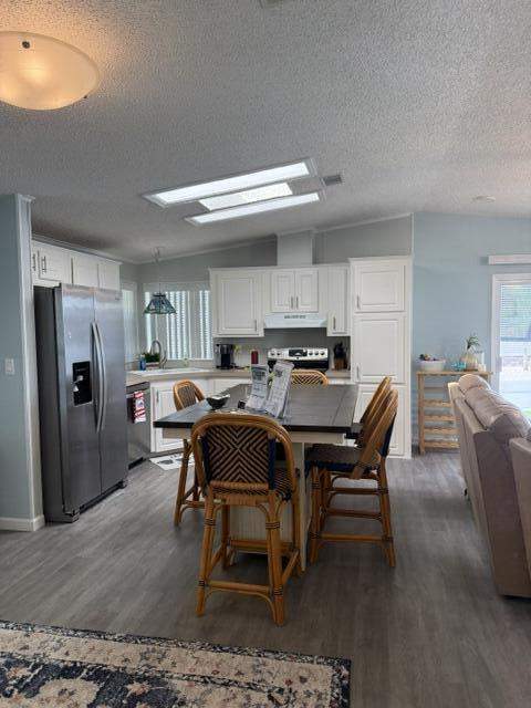 2 bedroom Manufactured Home at 400 N Hwy A1A #Lot 64, Jupiter River Park Condo, Jupiter — photo 3