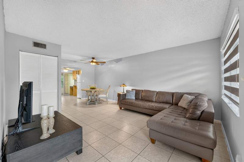 1 bedroom Condominium at 251 NW 76th Avenue #105, Oriole Gardens Three, Margate — photo 4
