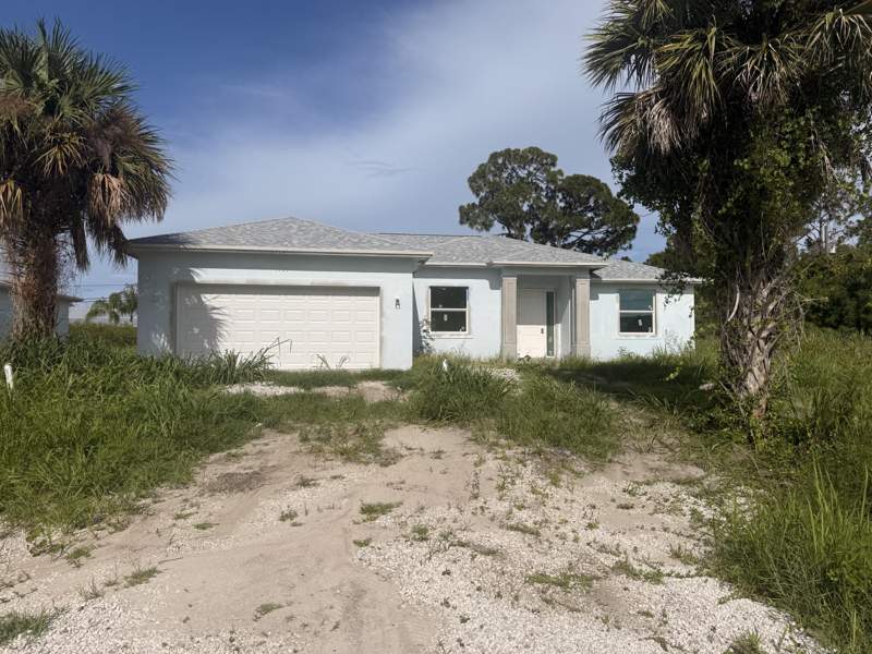 4 bedroom Single Family Residence at 1731 SW California Boulevard, Port St Lucie Section 8, Port St. Lucie — photo 2