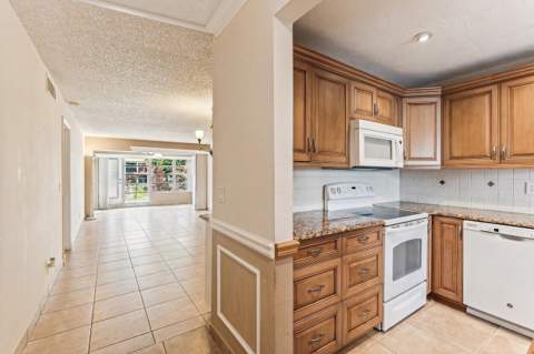 1051 Orange Terrace #103, Delray Beach FL - photo 20 of 65