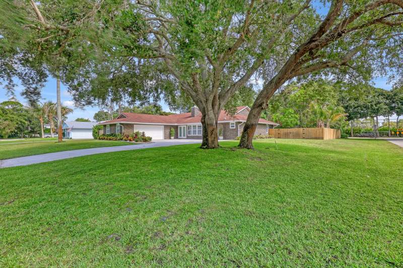 5 bedroom Single Family Residence at 6185 White Oak Court, Little Oaks, Jupiter — photo 2