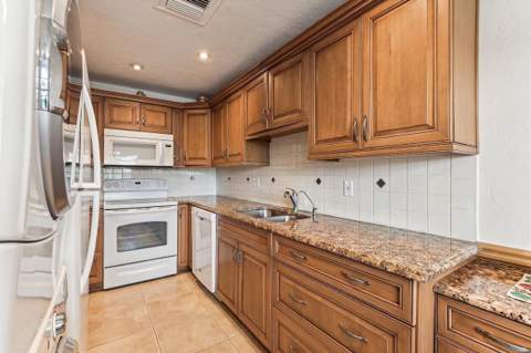 1051 Orange Terrace #103, Delray Beach FL - photo 8 of 65