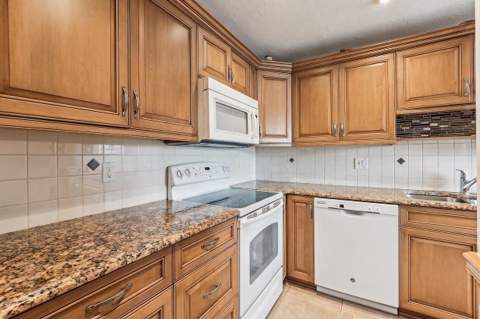 1051 Orange Terrace #103, Delray Beach FL - photo 10 of 65