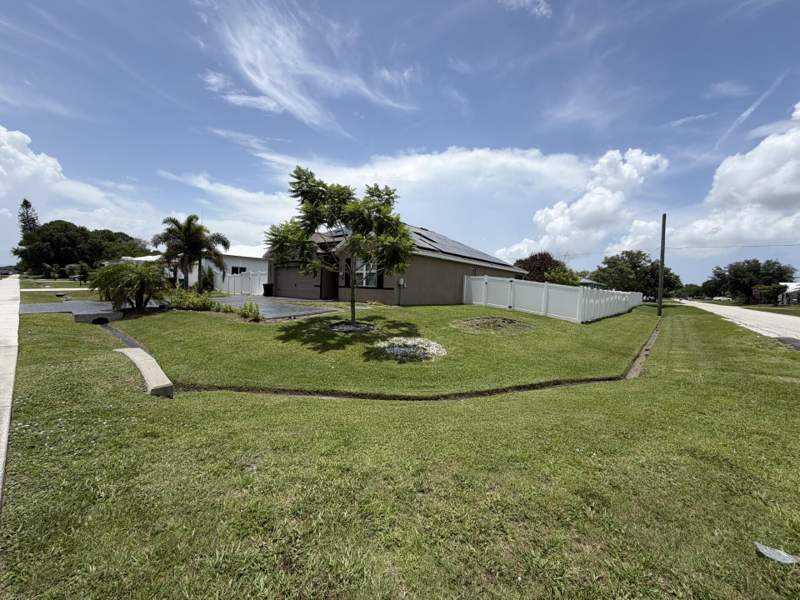 4 bedroom Single Family Residence at 103 SW Oakridge Drive, Port St Lucie Section 18, Port St. Lucie — photo 2