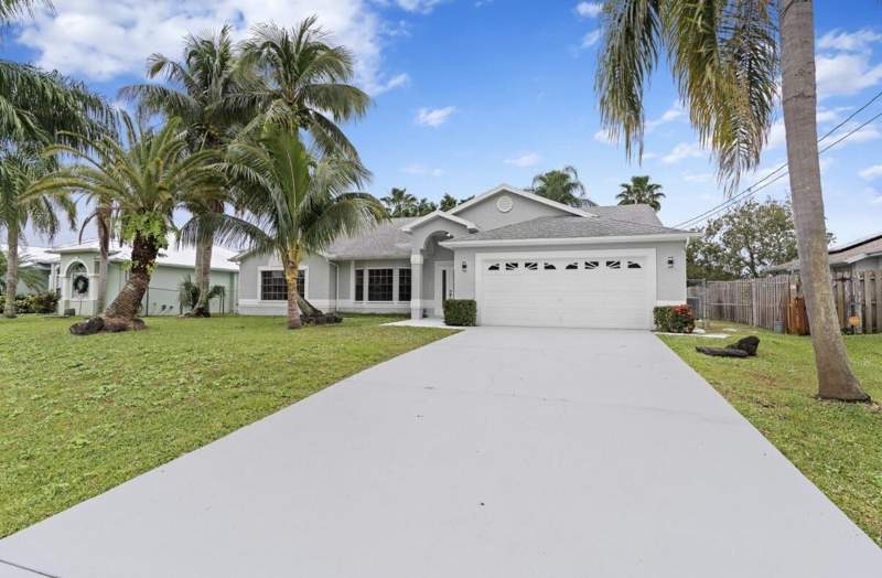 3 bedroom Single Family Residence at 272 SW Carter Avenue, Port St Lucie Section 13, Port St. Lucie — photo 2