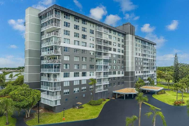 1 bedroom Condominium at 3850 Washington Street #215, Hillcrest East No 27 Condo, Hollywood — photo 2