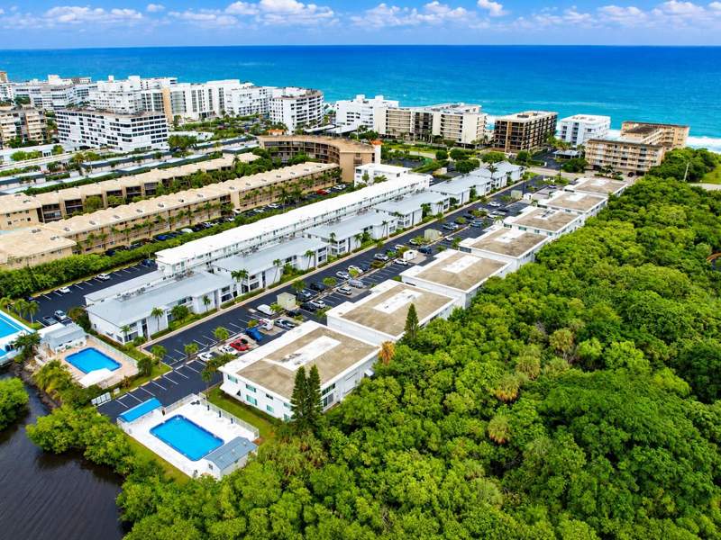 1 bedroom Condominium at 4501 S Ocean Boulevard #D4, South Palm Beach Villas Condo, South Palm Beach — photo 3