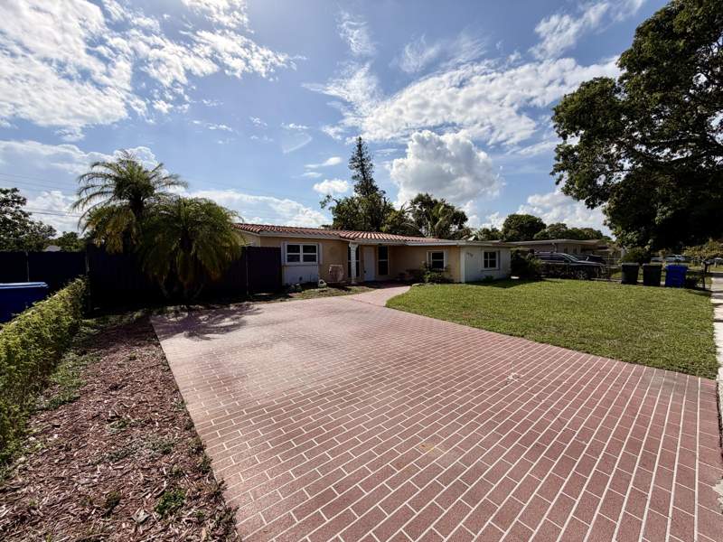 4 bedroom Single Family Residence at 1410 N 67th Terrace, HERITAGE ESTATES SEC TWO, Hollywood — photo 1