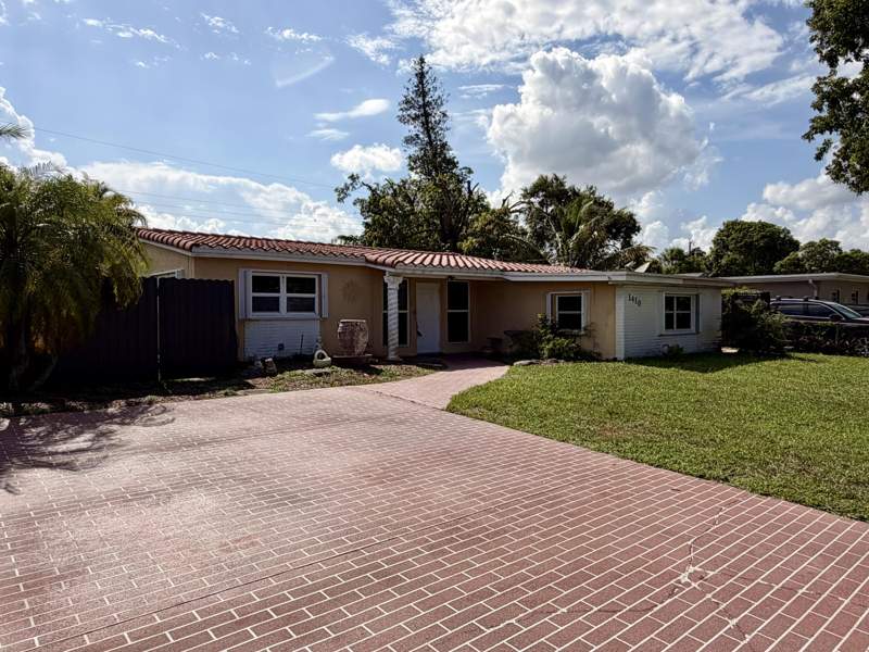 4 bedroom Single Family Residence at 1410 N 67th Terrace, HERITAGE ESTATES SEC TWO, Hollywood — photo 2