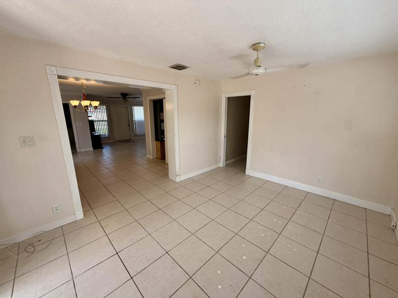 4 bedroom Single Family Residence at 1410 N 67th Terrace, HERITAGE ESTATES SEC TWO, Hollywood — photo 3