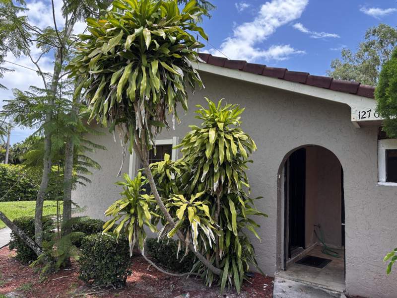 2 bedroom Townhouse at 12761 Westhampton Circle, Valencia Estates, Wellington — photo 2