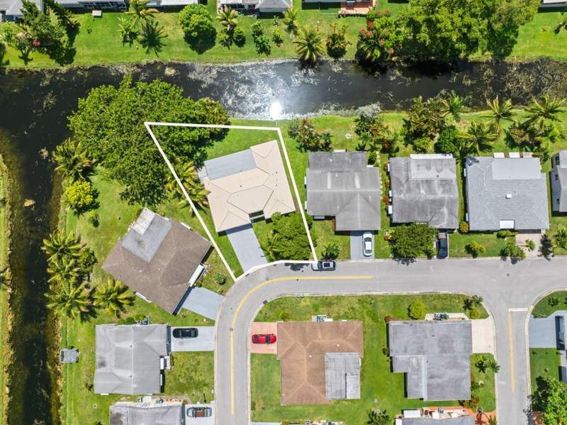 3 bedroom Single Family Residence at 1550 NW 70th Terrace, Paradise Gardens Sec 3, Margate — photo 2