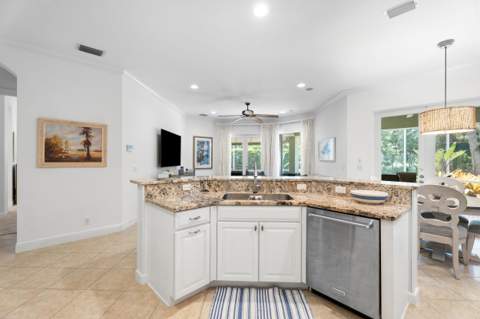 910 SW Palm Cove Drive, Palm City FL - photo 17 of 65