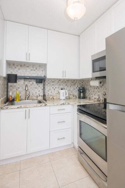 301 Croton Avenue #303, Lantana FL - photo 6 of 39