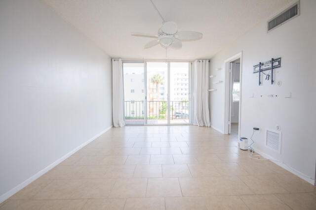 1 bedroom Condominium at 301 Croton Avenue #303, Croton Harbor Condo, Lantana — photo 2