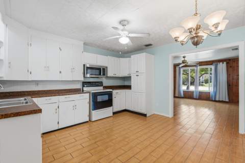 1404 Binney Drive, Fort Pierce FL - photo 6 of 38