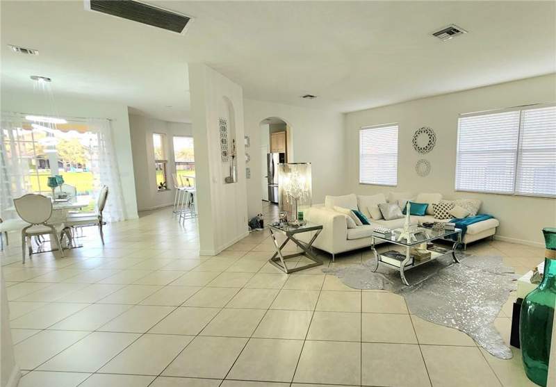 3 bedroom Single Family Residence at 1807 SW Jamesport Drive, Fourth Replat Of Portofino Isles, Port St. Lucie — photo 4