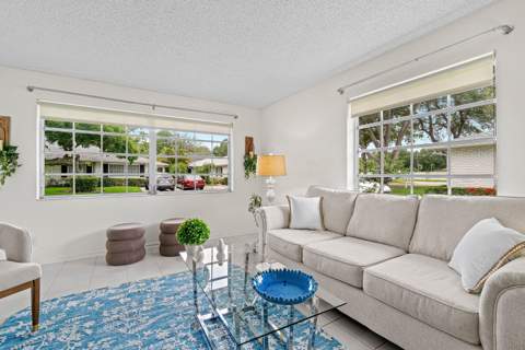 10098 S 40th Drive, Boynton Beach FL - photo 6 of 36