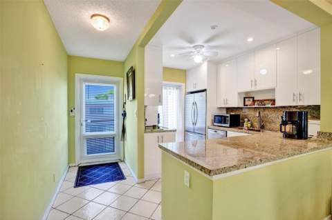 1461 S Ocean Boulevard #303, Lauderdale-By-The-Sea FL - photo 7 of 28